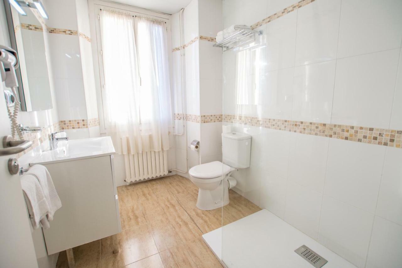 Hotel Le Tivoli Vic-en-Bigorre Ngoại thất bức ảnh